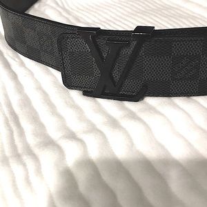 Louis Vuitton Initiales 40mm belt Graphite color Authentic Made in Spain